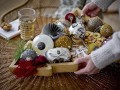 Bloomingville Zestaw 2 szt. szklanych ozdób świątecznych wielokolorowy 8 cm