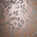 Szaro-miedziana tapeta z abstrakcyjnym wzorem