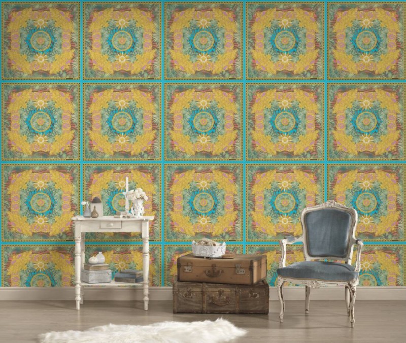 Kolorowa tapeta z motywem kwiatów i ornamentów Versace