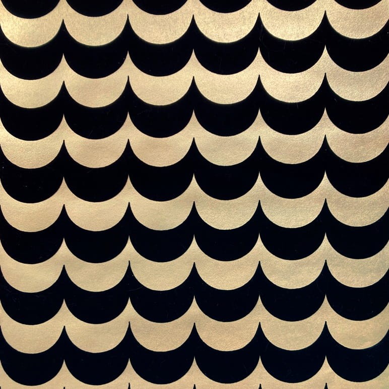 Czarno-złota tapeta z geometrycznym wzorem