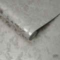 Szara winylowa z roślinnym wzorem o srebrnym metalicznym wykończeniu