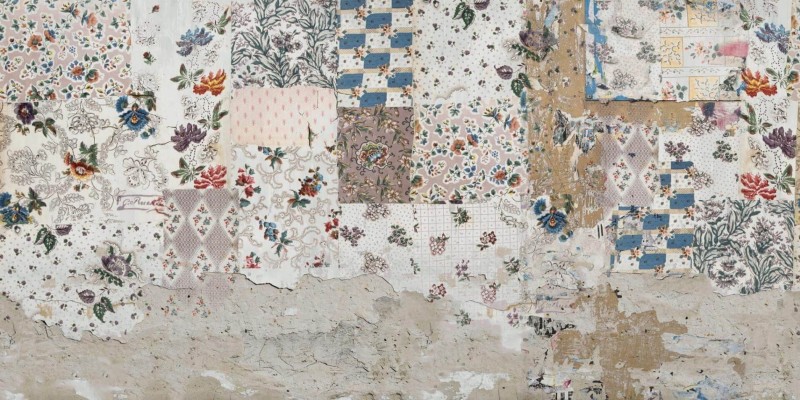 Fototapeta w stylu patchwork kwiaty na betonowej ścianie