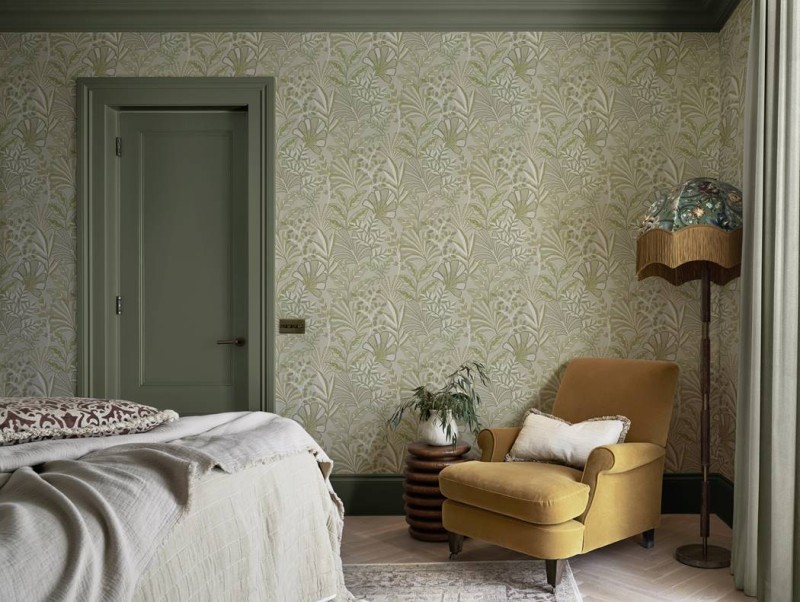 Zielona tapeta w stylu vintage imitująca ręcznie tkany wzór roślinny