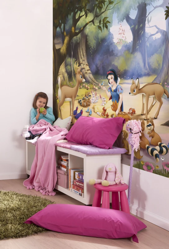 Fototapeta Królewna Śnieżka i przyjaciele w bajkowym lesie