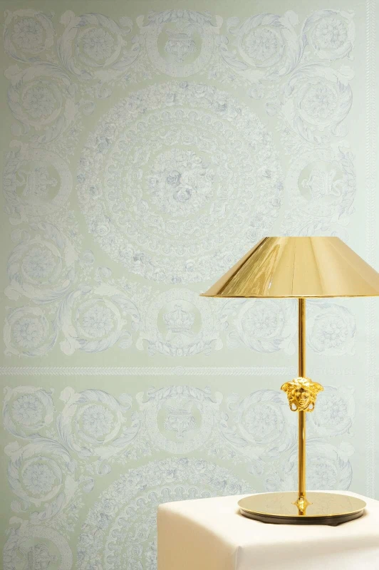 Zielona tapeta w stylu barokowym z roślinnym ornamentem