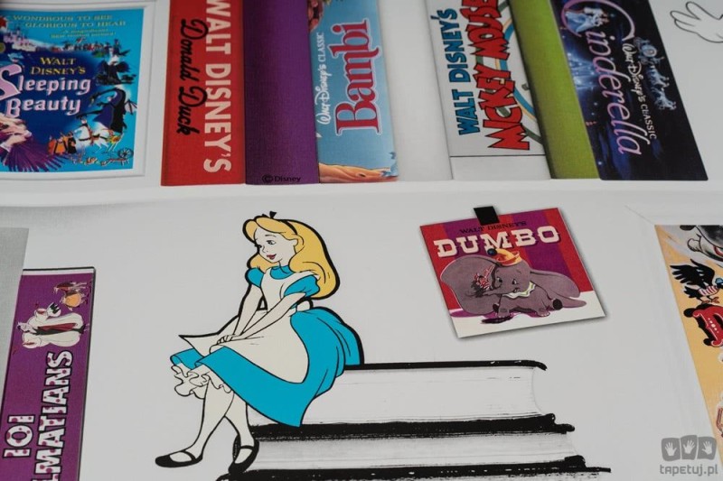 Tapeta papierowa z motywem półek z disneyowskimi książkami