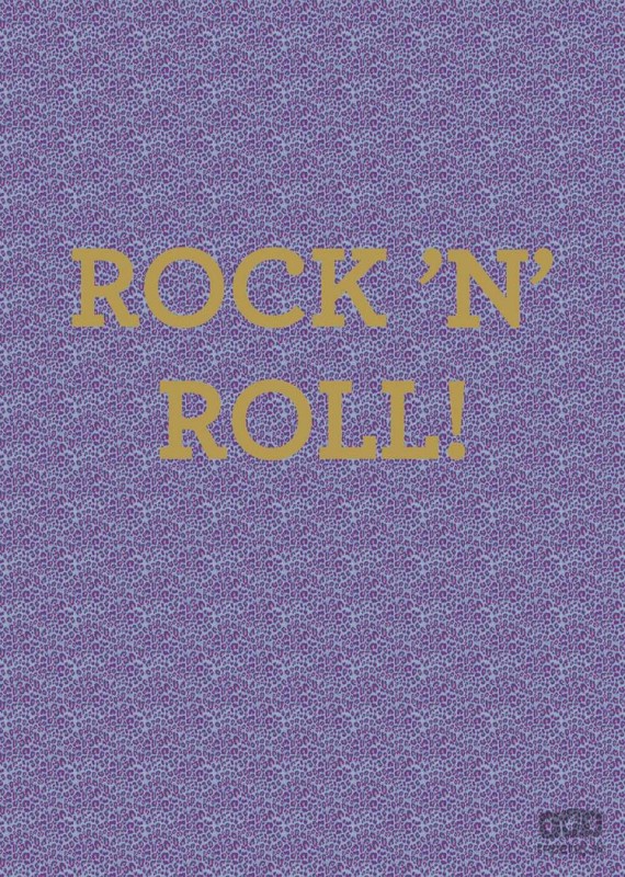 Fototapeta we wzór niebieskiej skóry lamparta ze złotym napisem Rock’n’Roll