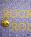 Fototapeta we wzór niebieskiej skóry lamparta ze złotym napisem Rock’n’Roll