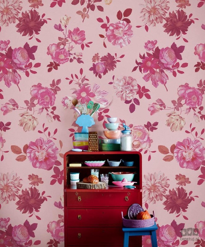 Różowa fototapeta w czerwone i różowe kwiaty