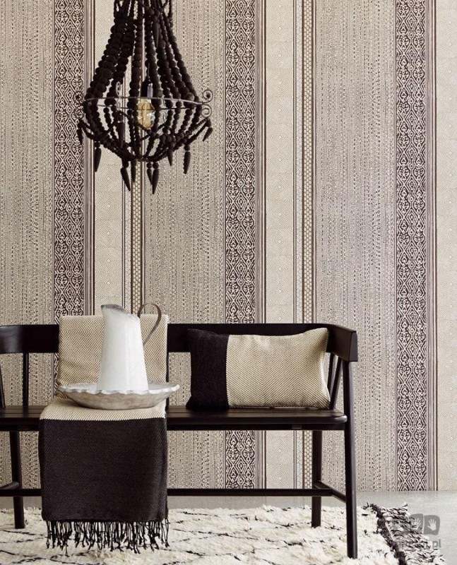 Tapeta w odcieniach taupe z ornamentami