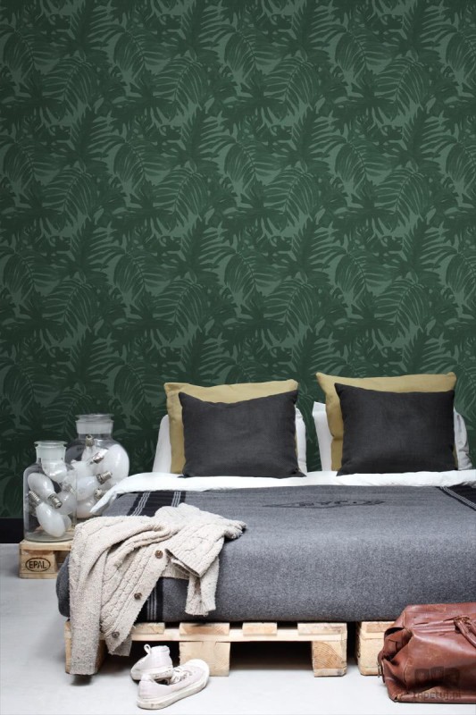 Zielona tapeta na flizelinie w bujne liście palmy monstera tropikalna