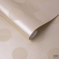 Tapeta ścienna z grochami na półmatowym tle z metalicznym wykończeniem