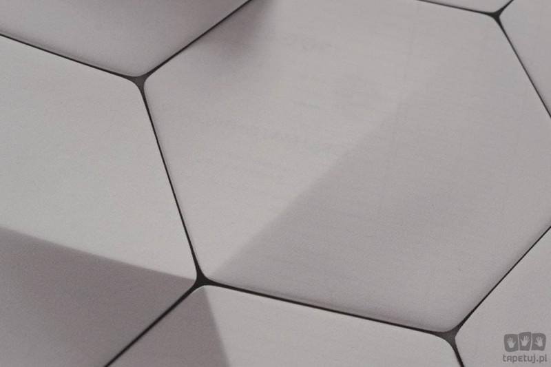 Matowa tapeta w odcieniach bieli z motywem geometrycznym i efektem 3D