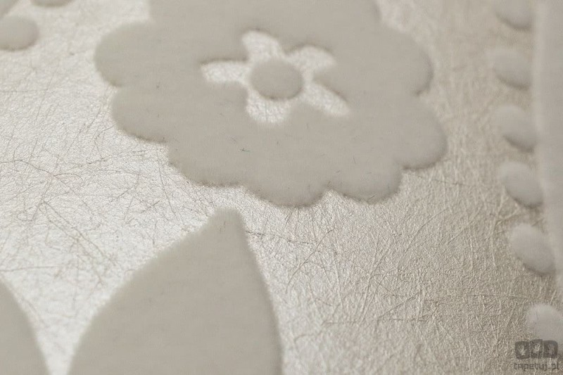 Biała tapeta na flizelinie w welurowy ornament adamaszek flock