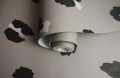 Papierowa tapeta z motywem w cętki
